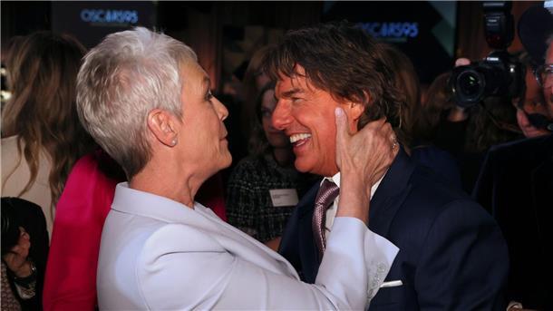 Edward Berger & Co. beim Lunch der Nominierten Das Wiedersehen von Jamie Lee Curtis (l) und Tom Cruise ist offenbar innig.