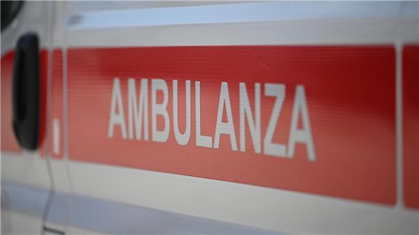 Das Wort „Ambulanza" ist auf einem italienischen Krankenwagen zu sehen