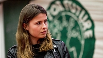 „Das Zeitalter von Kohle, Öl und Gas ist vorbei“, sagt Luisa Neubauer vor der Protestbewegung Fridays for Future bei den UN-Klimaverhandlungen in Bonn.
