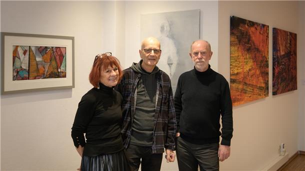 Das Zusammenspiel zwischen der Malerin Carla Mantel (von links) sowie den Fotografen Rolf Engel und Ingo Meier eröffnet einen neuen Blick sowohl auf die Malerei als auch auf die Fotografie.