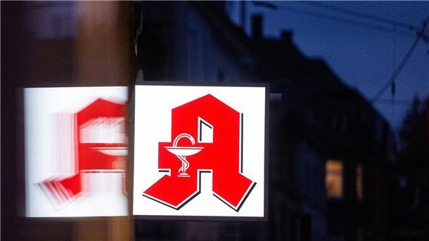 „Pro Tag verschwindet mehr als eine Apotheke vom Markt“ Dass Apotheken aus wirtschaftlichen Gründen schließen müssen, betifft insbesondere Apotheken in der Stadt.