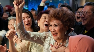 Datin Janet Yeoh feiert in Kuala Lumpur den Oscar-Gewinn ihrer Tochter.