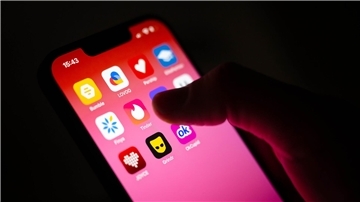 Dating-Apps gibt es viele - doch ob sie auch wirklich ihren Zweck erfüllen, wird oft angezweifelt. (Archivbild)