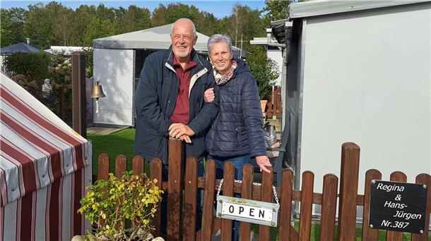 Campen im Herbst: „Nur die Harten kommen in den Garten“ Dauercamper Regina und Hans-Jürgen Peters verbringen ihre Freizeit das ganze Jahr über auf dem Campingplatz Kransburger See.