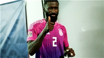 Daumen hoch nach dem Bosnien-Spiel: Antonio Rüdiger.