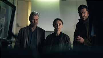 David Acosta (Michael Epp, re.) ermittelt mit seinem Team aus Mercédes Navarro (Mercedes Müller, Mitte) und Adrían Martinéz (Dirk Borchardt, li.).