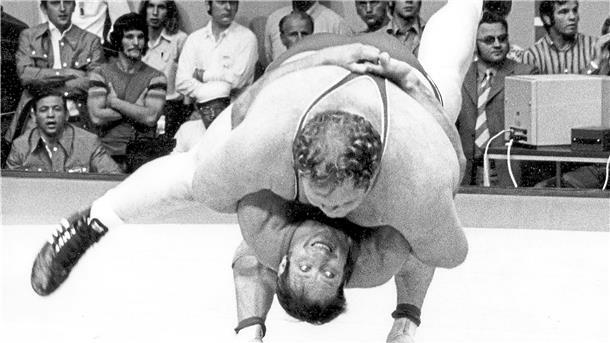 David gegen Goliath: Wilfried Dietrich, Kran von Schifferstadt, wirft den Koloss Chris Taylor und gewinnt 1972 Olympia-Gold.