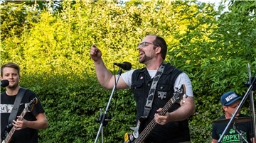 De Schkandolmokers spielen Punk op Platt.