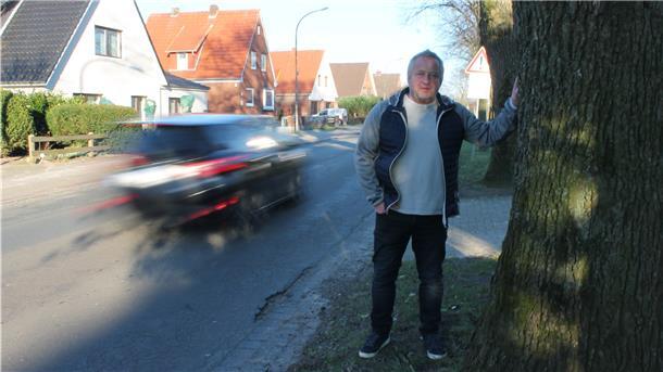 Debstedter Ortsdurchfahrt wird für fünf Millionen Euro erneuert Debstedts Ortsbürgermeister Bernd Krüger (Bürgerfraktion) ist froh, dass die Ortsdurchfahrt endlich grundlegend saniert wird. Foto Schröder