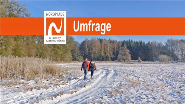 Deine Meinung zählt – Wanderer unterwegs im Winter auf den Nordpfaden.