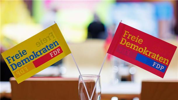FDP-Rebellen beklagen Notlüge und „Hütchenspielertricks“ Dem Vorstoß für eine Mitgliederbefragung über die weitere Beteiligung der FDP an der Ampel-Koalition haben sich bisher mehr als 600 Parteimitglieder angeschlossen.