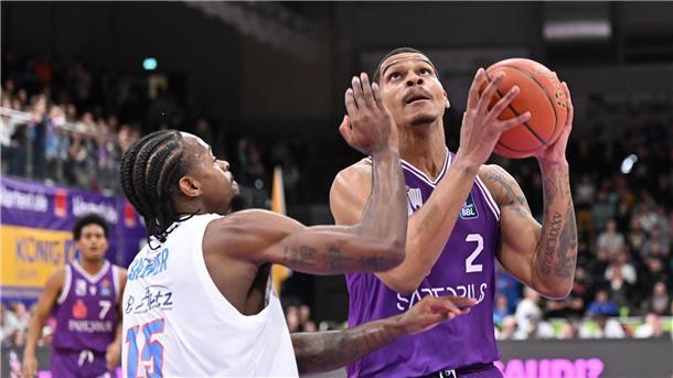 Göttinger Basketballer lassen Center Wiggins ziehen Demajeo Wiggins (r) verlässt die BG Göttingen und geht nach Spanien.