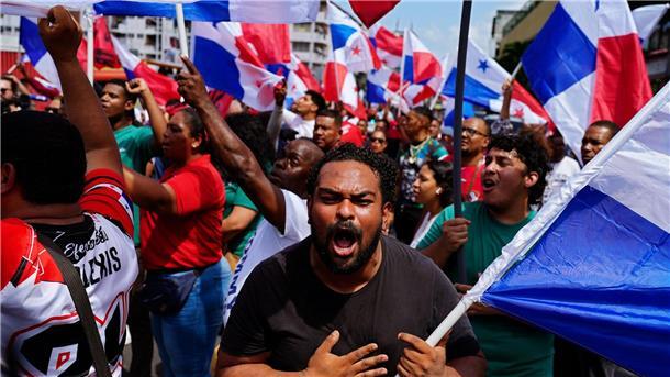 Demonstranten protestierten gegen die US-Ansprüche auf den Panamakanal.