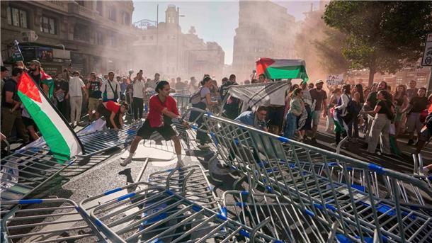 Demonstranten sorgten für massive Behinderungen bei der La Vuelta in Spanien. 