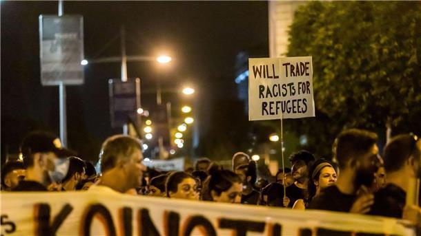 Zypern: Demo gegen Rassismus nach Gewalt gegen Migranten Demonstranten wehren sich gegen den Rassismus auf Zypern.