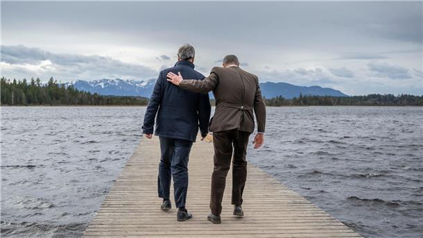 Wann gibt es Klarheit? Die Union und ihre Dauer-K-Frage Demonstrieren bei einem Termin im Januar 2022 Einigkeit: Markus Söder (l) und Friedrich Merz.