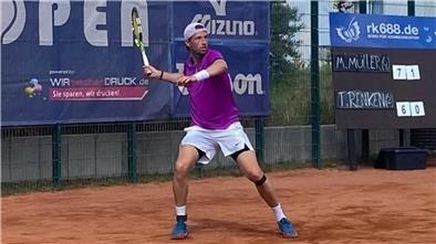 Torben Renken spielt Tennis.