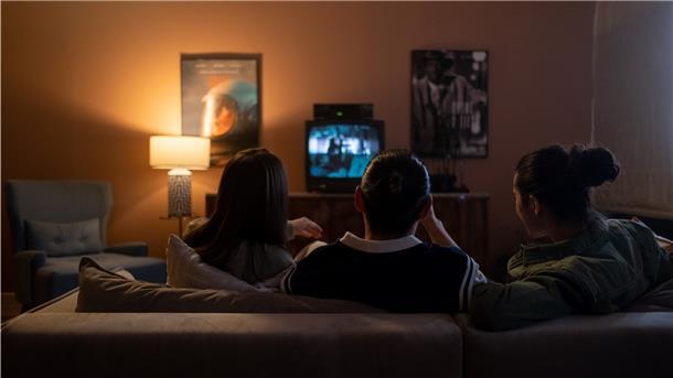Den Lieblings-Weihnachtsfilm in englischer Originalsprache schauen, und dabei Sprachkenntnisse verbessern.