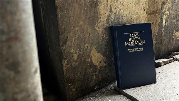 Polygamie, Sexismus und Kaffeeverbot: Wie ticken die Mormonen wirklich? "Denn siehe, spricht der Prophet, die Zeit kommt schnell, da der Satan keine Macht mehr haben wird über das Herz der Menschenkinder" heißt es im Buch Mormon, 1 Nephi 22:15