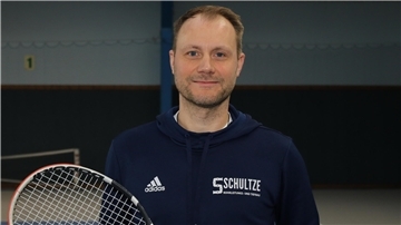 Dennis Klahn spielt Tennis für den TK Nordenham
