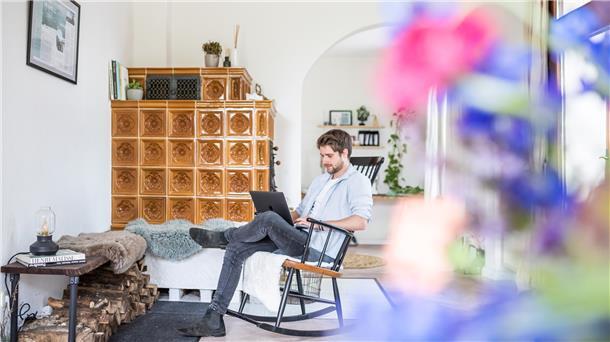 Dennis Vogt vereint in dem gemieteten Bauernhaus in Beverstedt Landhausromantik mit moderner Technik.