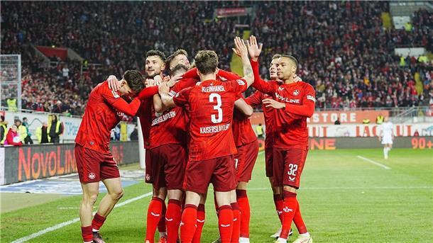 Aufstiegsrennen: HSV auf der Insel, Köln an der Spitze Der 1. FC Kaiserslautern setzt sich gegen Fortuna Düsseldorf mit 3:1 durch.