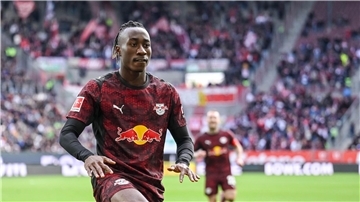 Junge Leipziger Turbo-Kicker führen naive Wagner-Elf vor Der 18-jährige Yan Diamonde jubelt nach seinem ersten Bundesliga-Tor.