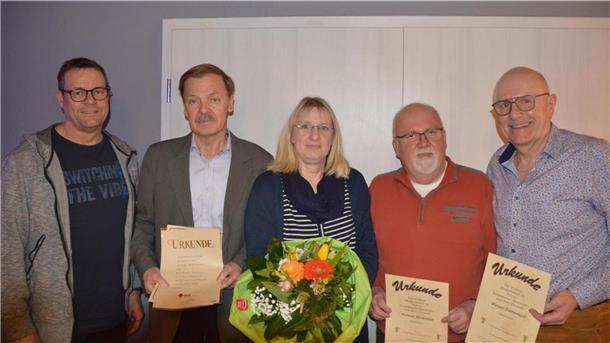Ehrungen und Wahlen Höhepunkte bei Versammlung der Nordenhamer Sportkegler Jürgen Fehlau ehrte Karl-Gustav Barnekow, Sabine Rudolph, Helmut Mertinkat und Werner Fortwengel