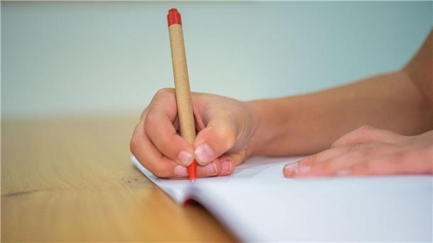 Gedichtsempfehlungen zum Welttag der Poesie Der 21. März ist der Unesco-Welttag der Poesie. Zu diesem Anlass haben mehrere Literaturinstitutionen eine Empfehlungsliste von Neuerscheinungen deutschsprachiger und ins Deutsche übersetzter Gedichtbände herausgegeben.