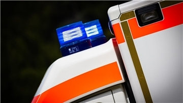 Der 23-jährige Rollerfahrer wurde ins Krankenhaus gebracht. (Symbolbild)