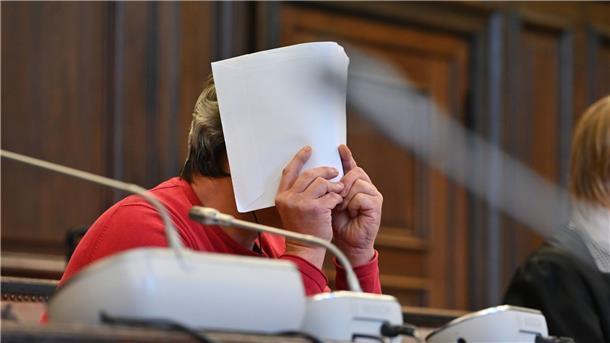 Der 47-Jährige vor dem Landgericht in Hamburg.