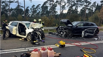 63-Jähriger stirbt bei Frontalzusammenstoß in Lingen Der 63-jährige Autofahrer starb am Unfallort, die Familie aus dem anderen Wagen wurde ins Krankenhaus gebracht.