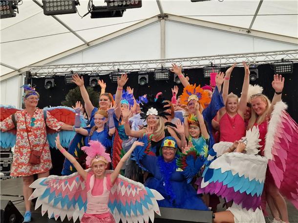 Der 874. Dedesdorfer Markt bot bei Sonnenschein Orgelmusik, Partys und einen Fes...