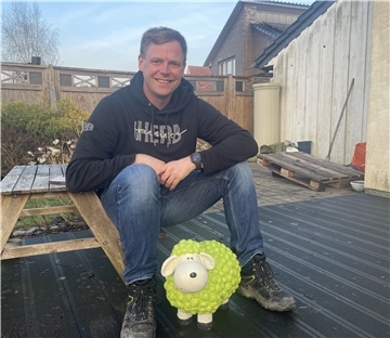 Mann mit Schaf