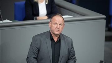 Der AfD-Obmann Kay-Uwe Ziegler soll sich mit einem Schild mit dem Zusatz „Ausschussvorsitzender“ in den Gesundheitsausschuss gesetzt haben.