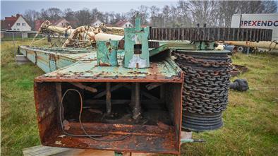 Der alte Handkurbelkran rostet neben dem Neubau des Forschungsdepots im Fischereihafen vor sich hin. Sein Umzug in einen witterungsgeschützen Bau steht noch aus.