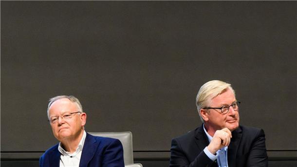 FDP grenzt sich vor Niedersachsen-Wahl von CDU ab Der amtierende Ministerpräsident Stephan Weil und sein Wirtschaftsminister und Herausforderer Bernd Althusmann von der CDU.