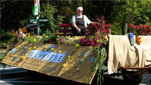 Erntedankfest in Anderlingen trotz mäßiger Erträge auf den Feldern Das Foto zeigt einen Erntewagen.