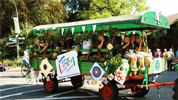 Erntedankfest in Anderlingen trotz mäßiger Erträge auf den Feldern Das Foto zeigt einen Erntewagen.