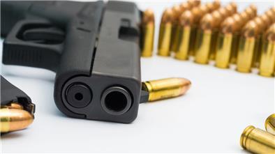 Rentner aus Schiffdorf halb totgetreten: Räuber fordert Geld und Waffen Der Angeklagte wollte offenbar eine Pistole 9 Millimeter stehlen.