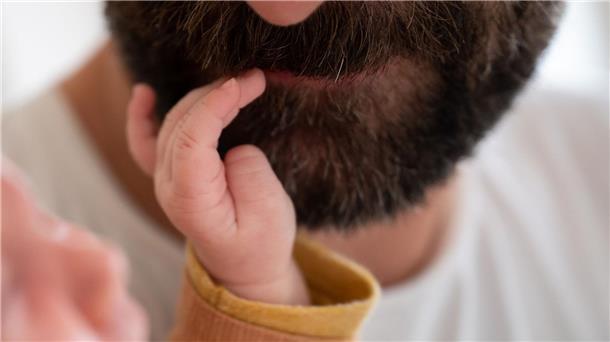 Elterngeldbezug nimmt leicht ab Der Anteil der männlichen Bezieher an allen Elterngeldbeziehenden lab im vergangenen Jahr bei 26,2 Prozent.