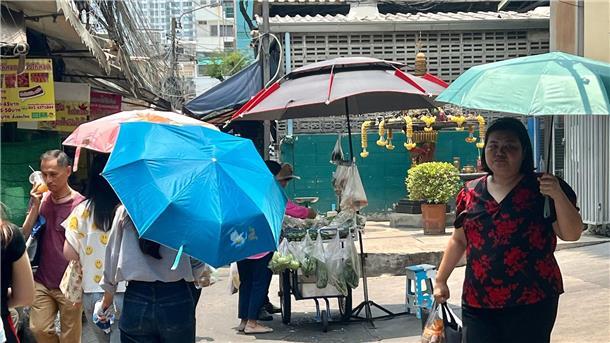 Der April läutet in Thailand das Ende der Trockenzeit ein und ist generell der heißeste Monat des Jahres.