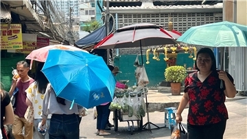Der April läutet in Thailand das Ende der Trockenzeit ein und ist generell der heißeste Monat des Jahres.