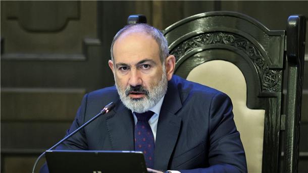 Armenien bereitet Aufnahme von Landsleuten aus Karabach vor
Der armenische Premierminister Nikol Paschinjan leitet eine Kabinettssitzung.