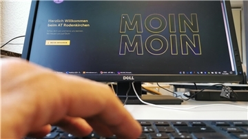 Der ATR-Vorsitzende Alexander Knupp berichtet während der Hauptversammlung unter anderem davon, dass die Homepage des Vereins aktualisiert wurde.