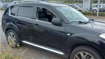 Der aufgebrochene Citroen in Bockel. Die Täter sind unbekannt.