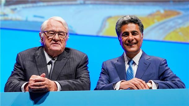 SAP plant im Aufsichtsrat überraschend um Der Aufsichtsratvorsitzende Hasso Plattner (l) und Punit Renjen bei der SAP-Hauptversammlung im Mai 2023.
