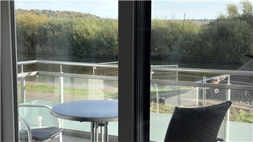 Es tut sich was für den Seeblick - doch woanders als gedacht Blick vom Balkon auf das Ufer am Kanal