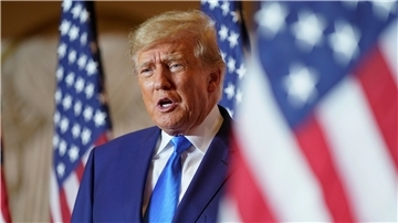 Der Ausschuss zur Attacke auf das US-Kapitol will Schritte gegen Ex-Präsident Donald Trump einleiten.