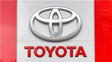 Der Autobauer Toyota muss wegen Chipmangels  Abstriche bei seinen Produktionszielen machen.